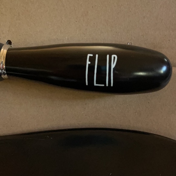 Rae Dunn Grill Set - Ceramic Platter and Spatula - Picture 3 of 4